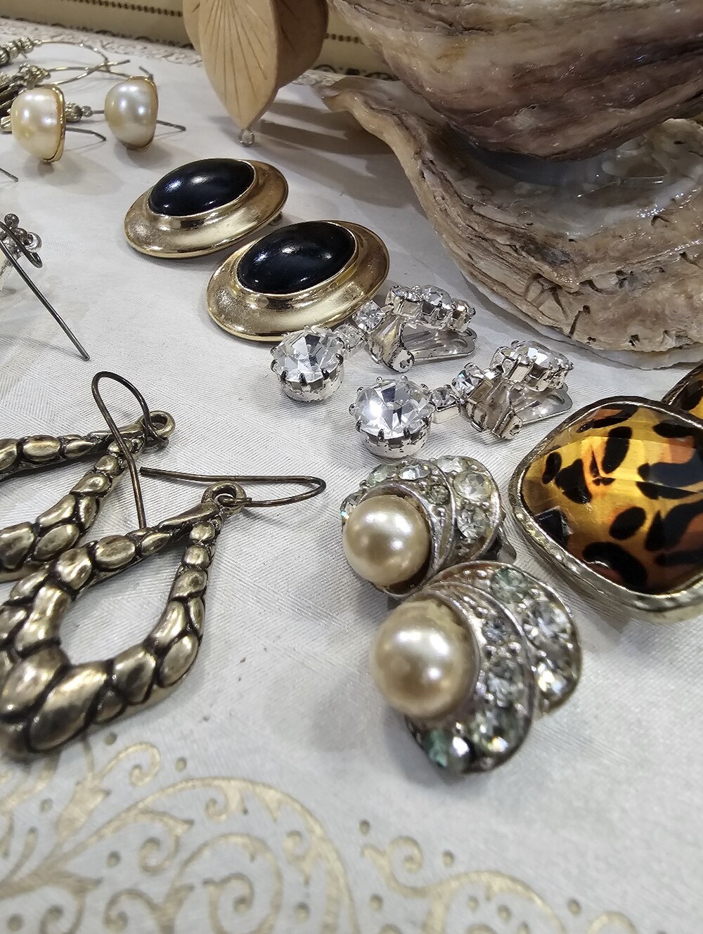 Assorted Women's Earrings Set - Neutral & Gold Tones - Picture 5 of 8